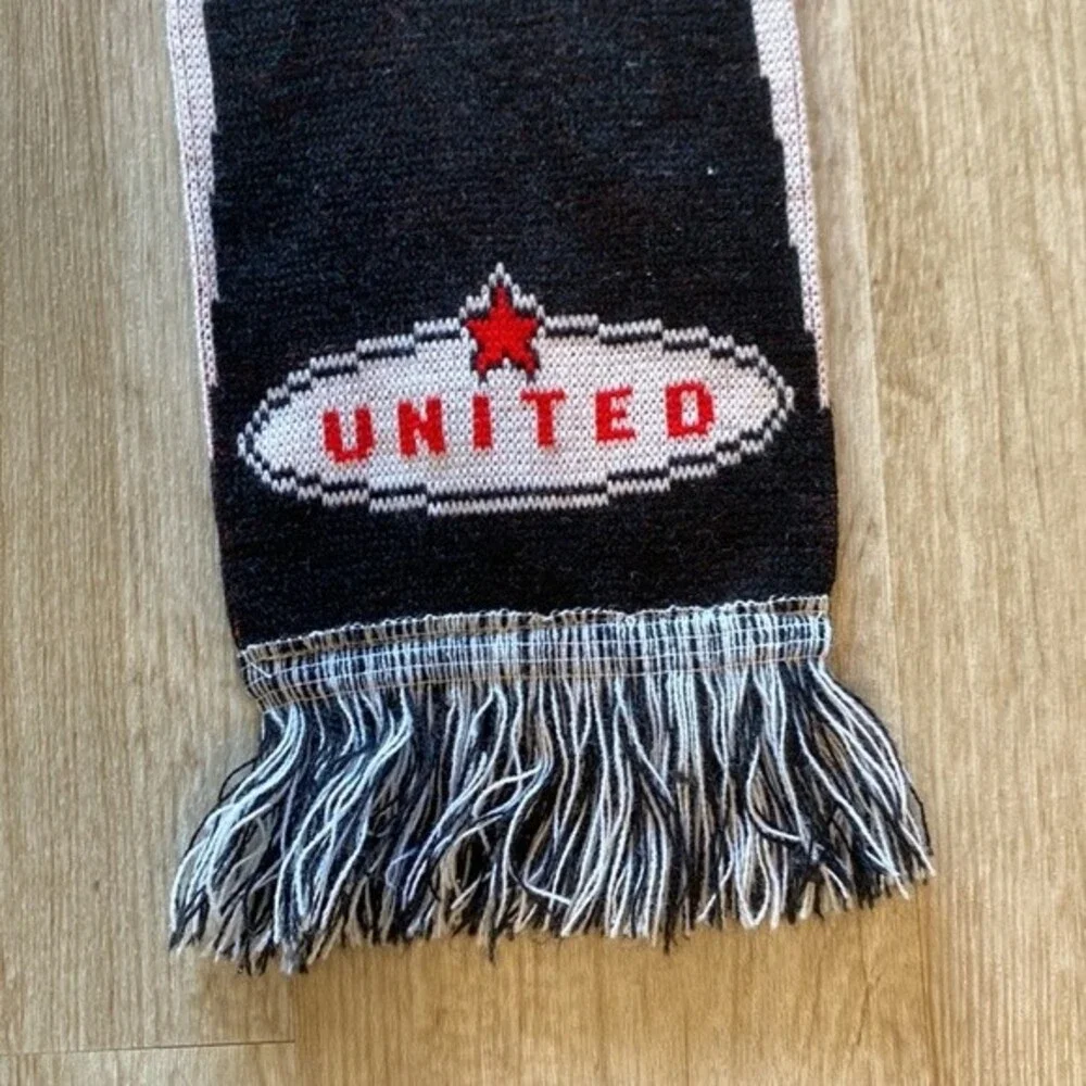 NWOT UNITED BEAVERTON OREGON UNISEX SOCCER SCARF - Picture 2 of 10